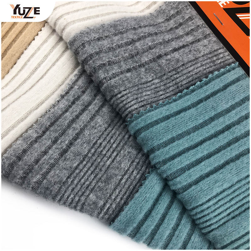 YZK-020343 neregulat periat cu coaste